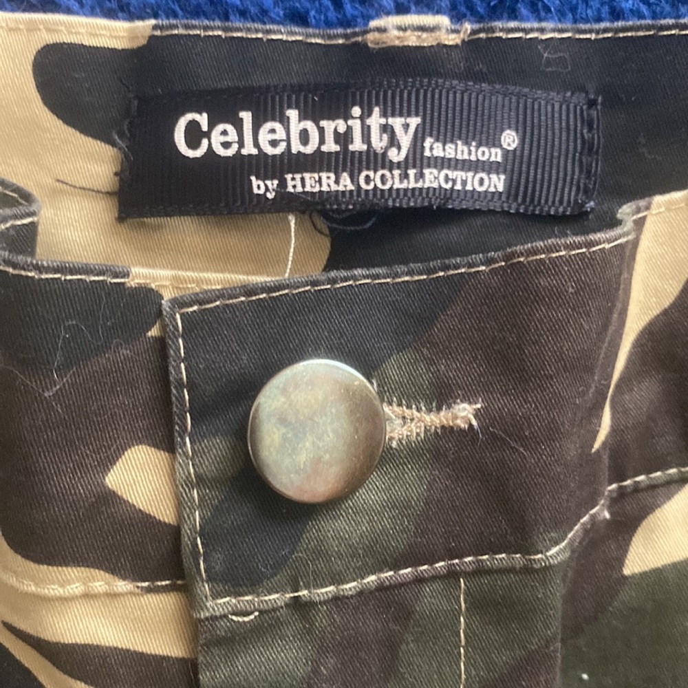 Camouflage Cargo Joggers by Celebrity Fashions by Hera Collections.  Sz. Small - Picture 2 of 5